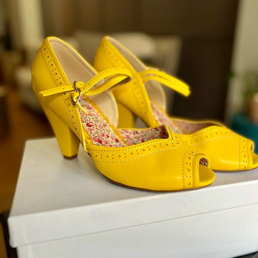 Bettie Page by Ellie Bright Yellow Mary Jane Heels - Picture 1 of 5